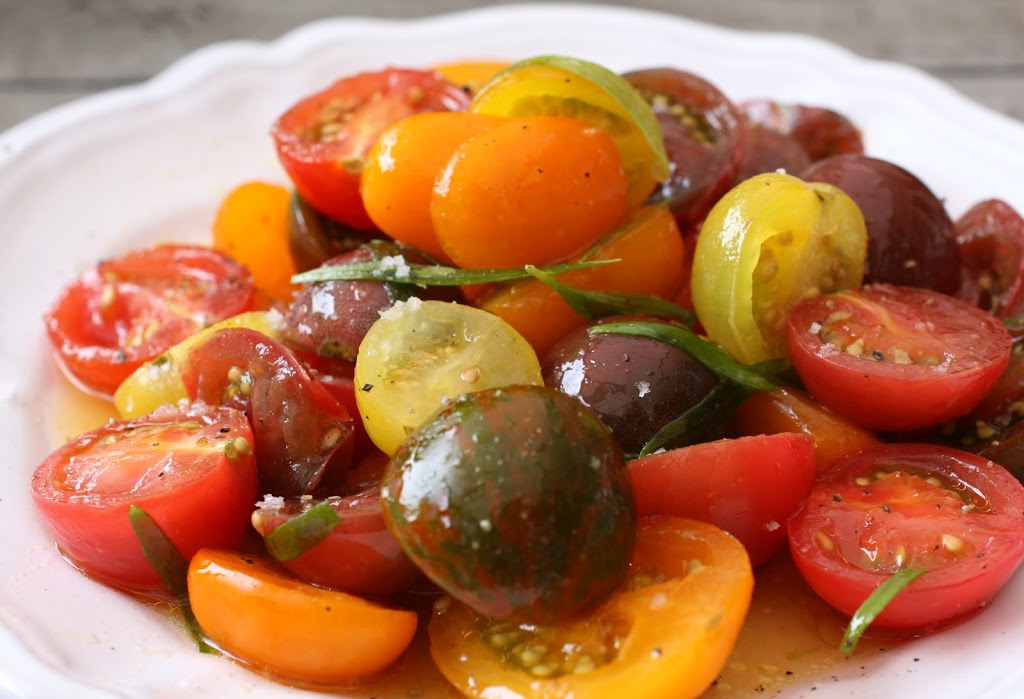 Bunter Tomatensalat mit Estragon in Orangendressing - 1