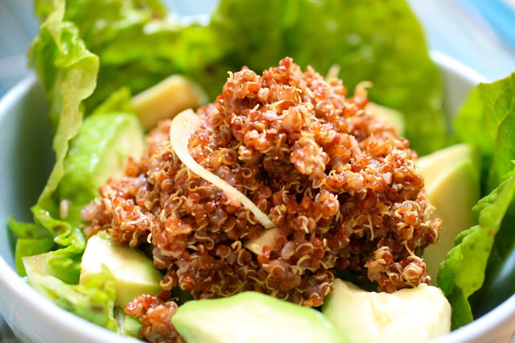 Roter Quinoa-Salat mit Avocado - 1