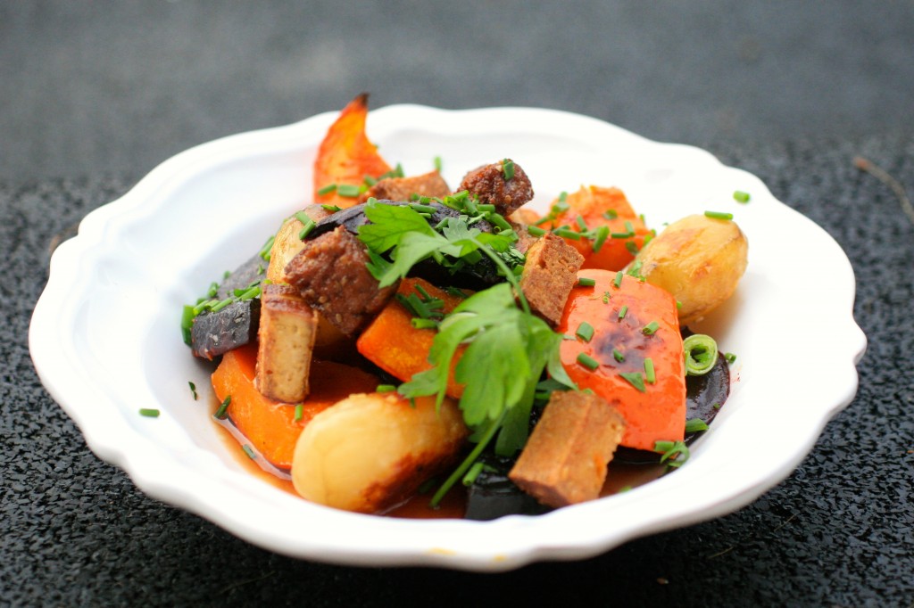 Gebackener Kürbis-Kartoffelsalat mit Roter Bete und Räuchertofu ...